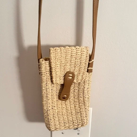 AERIE straw woven phone purse - Picture 1 of 6